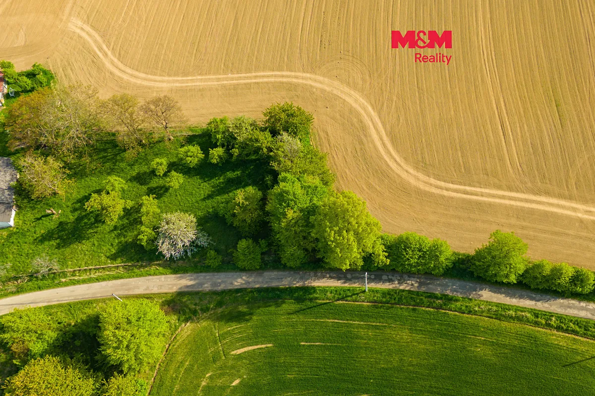 Prodej pole 842 m²